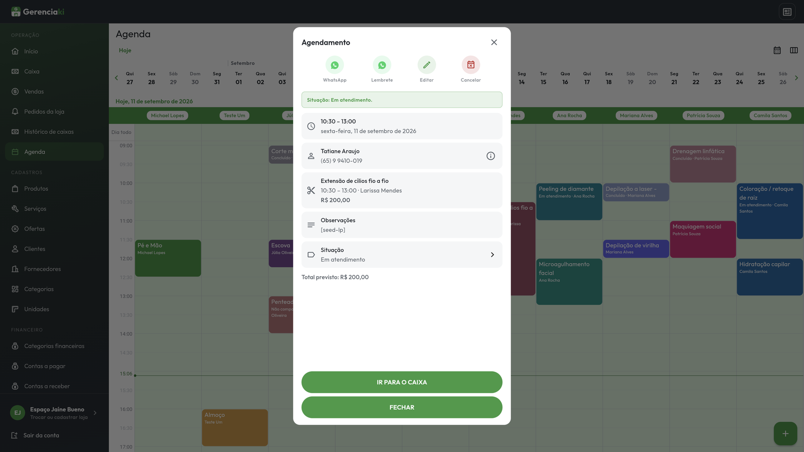 Detalhe do agendamento no computador, com cliente, serviço, situação e ir para o caixa