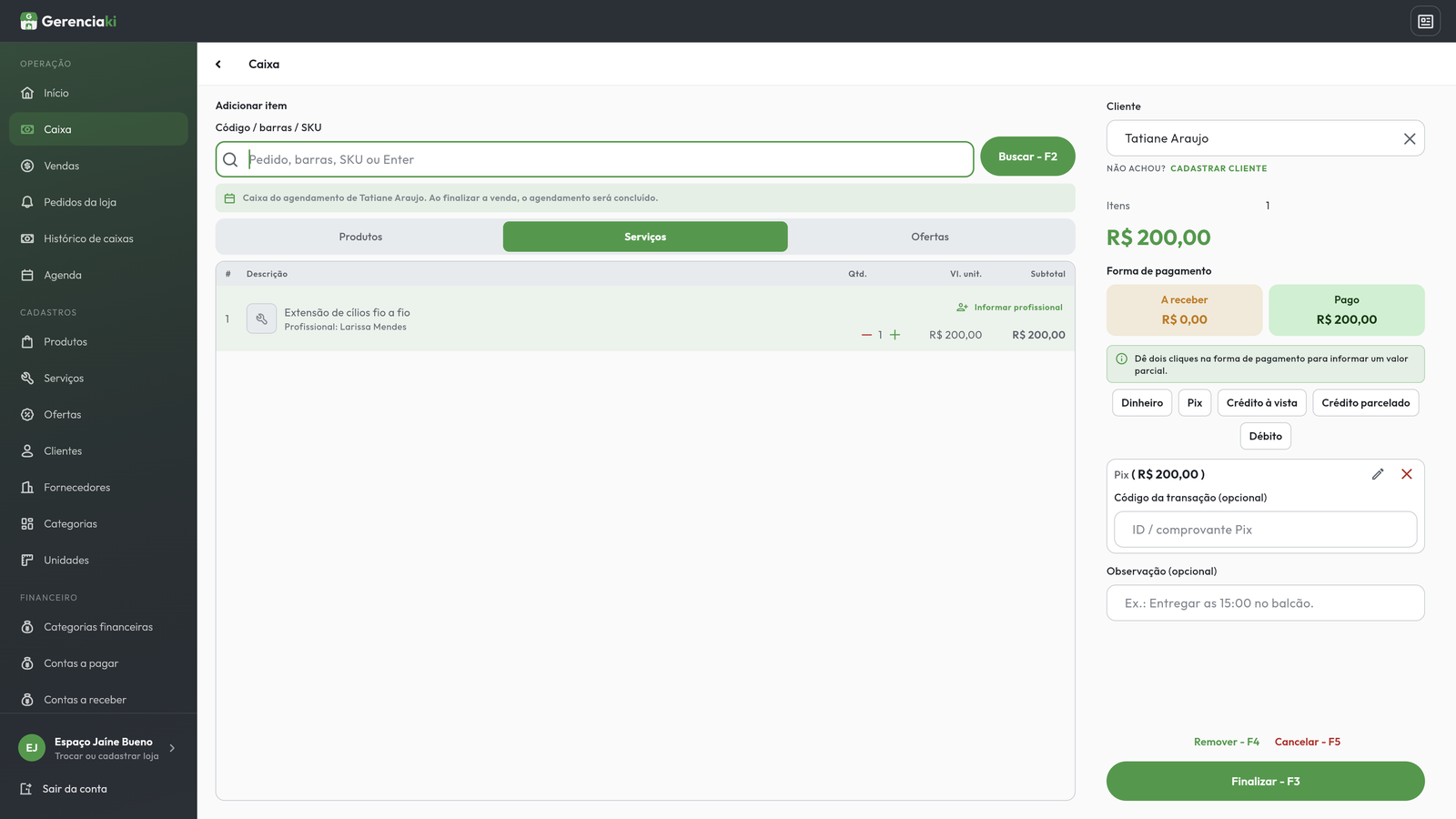 Cobrança do serviço no computador, com serviço, cliente e pagamento em Pix para finalizar